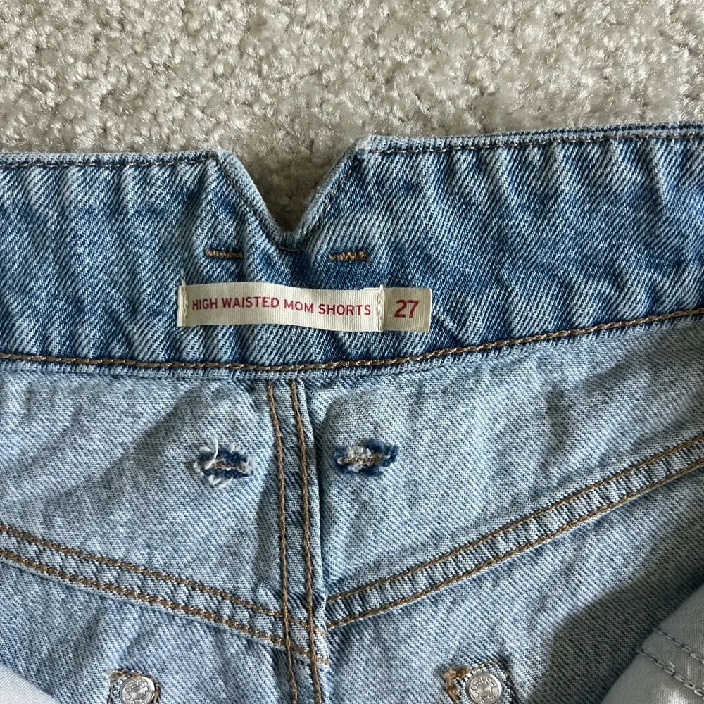 Levi’s High Waisted Mom Denim Shorts - Picture 8 of 12